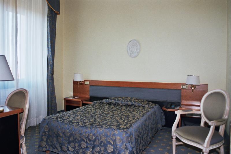 فندق فيتْسّولا تيتشينوفي  فندق فيلا مالبينسا الغرفة الصورة