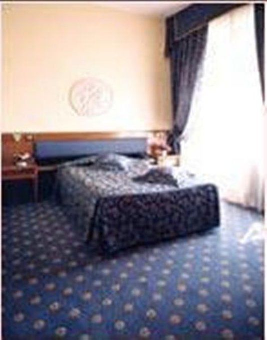 فندق فيتْسّولا تيتشينوفي  فندق فيلا مالبينسا الغرفة الصورة